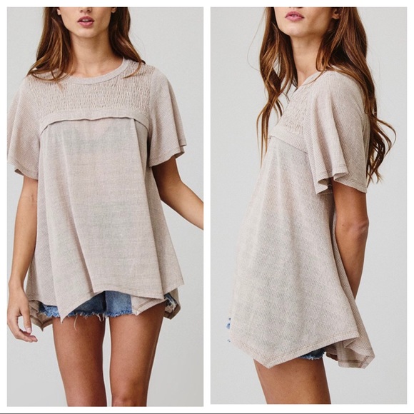 ✨LAST ONE✨Flounce sleeve shark bite hemline tunic top - Picture 3 of 6